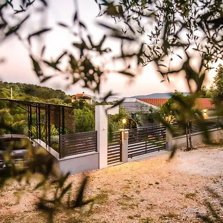 House Tea In A Beautiful Nature Donji Okrug (Ciovo)