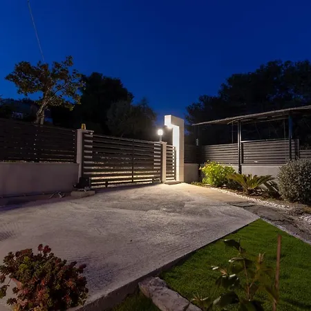 House Tea In A Beautiful Nature Donji Okrug (Ciovo)